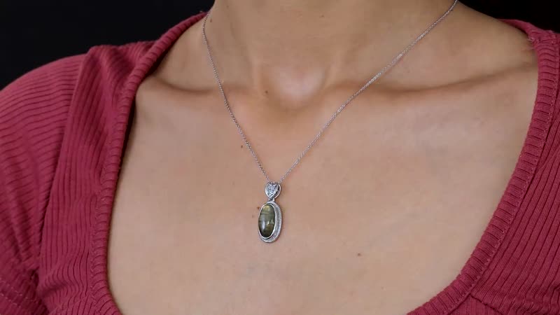Malagasy Labradorite Solitaire Pendant in Platinum Over Copper with Magnet 5.50 ctw