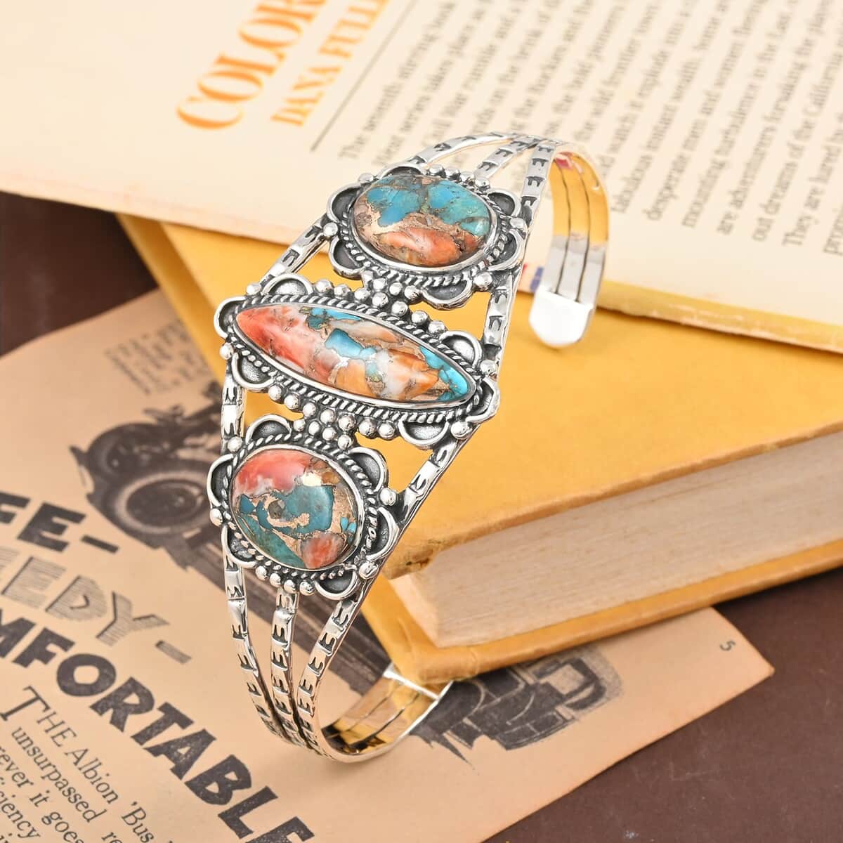 Santa Fe Style Spiny Turquoise Cuff Bracelet in Sterling Silver (6.50 in) 22.50 ctw image number 1