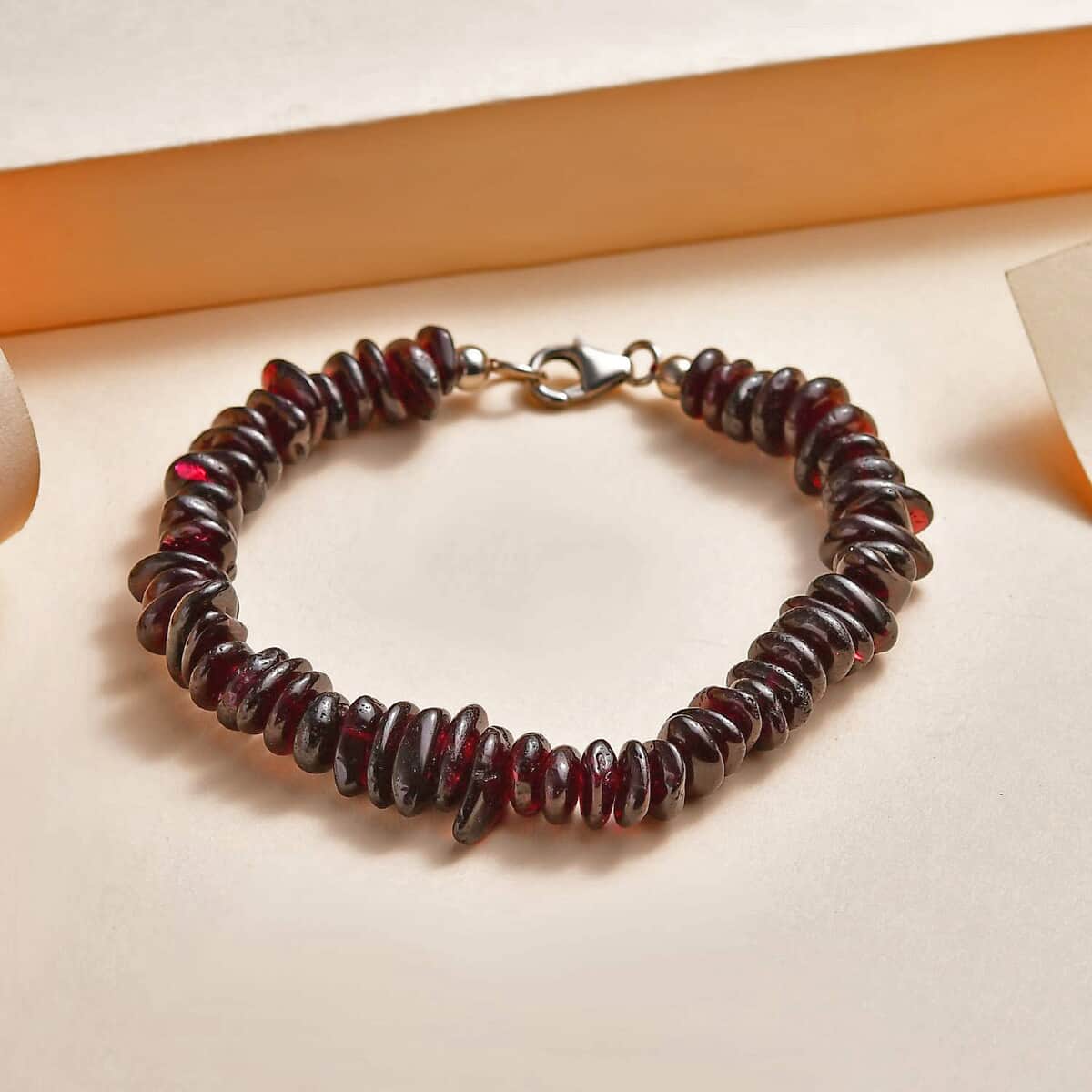 Orissa Rhodolite Garnet Chips Bracelet in Sterling Silver (7.25 In) 135.00 ctw image number 1