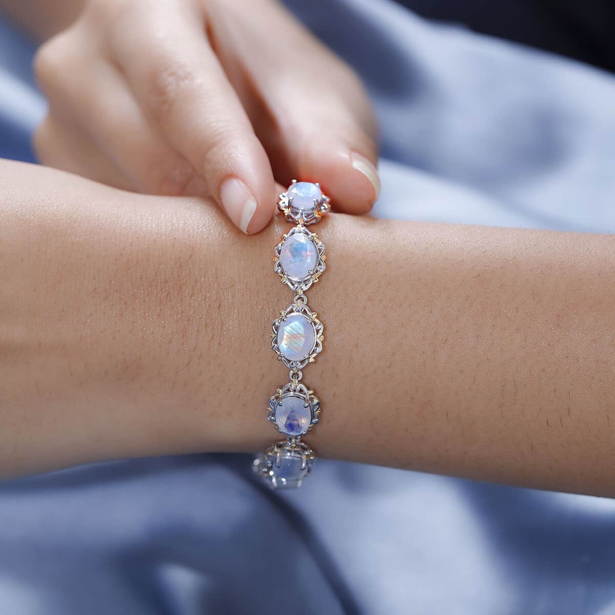 Premium Rainbow Moonstone Bracelet in Vermeil Yellow Gold and Platinum Over Sterling Silver (7.25 In) 21.85 ctw image number 2