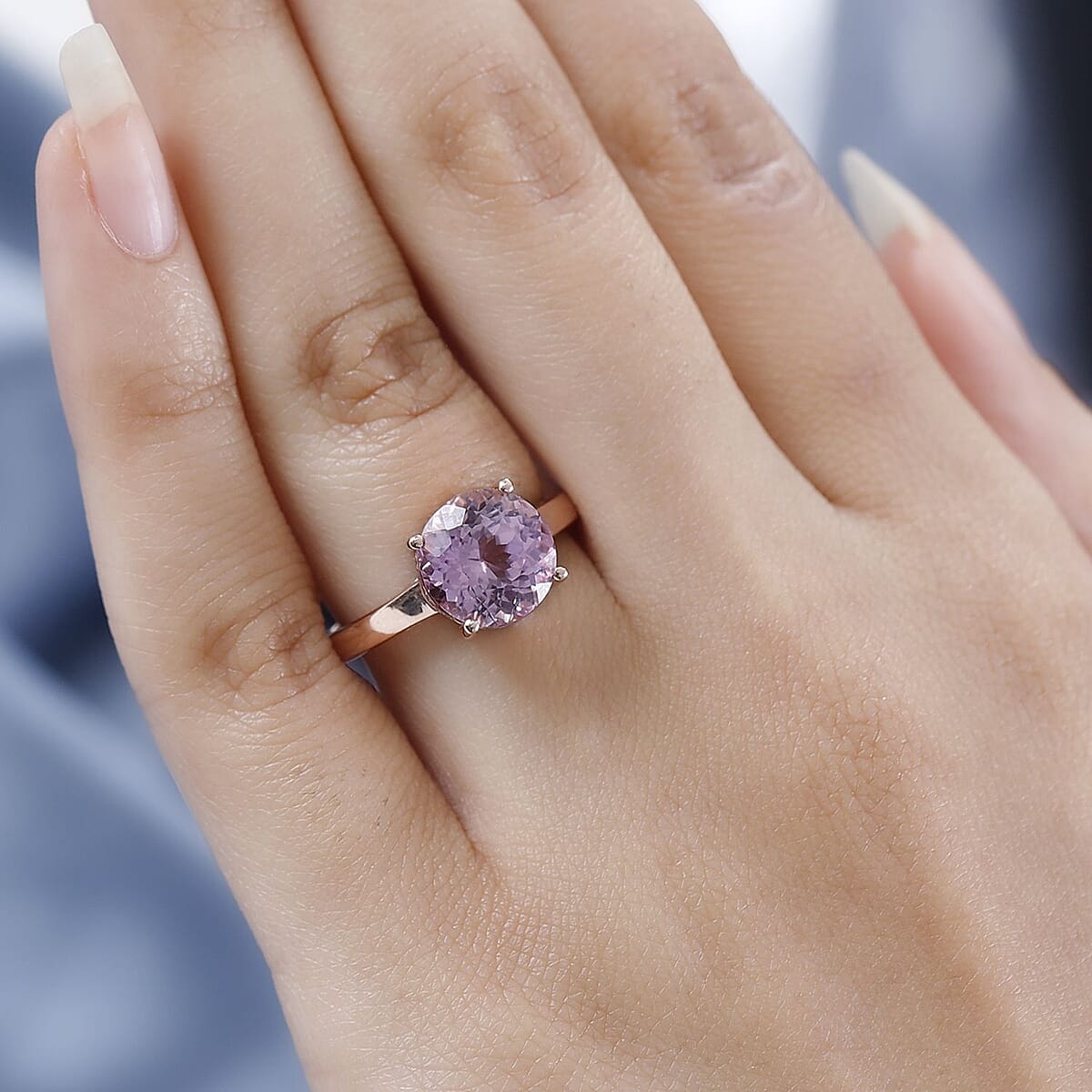 AAA Patroke Kunzite Solitaire Ring in Vermeil Rose Gold Over Sterling Silver (Size 7.0) 4.90 ctw image number 2