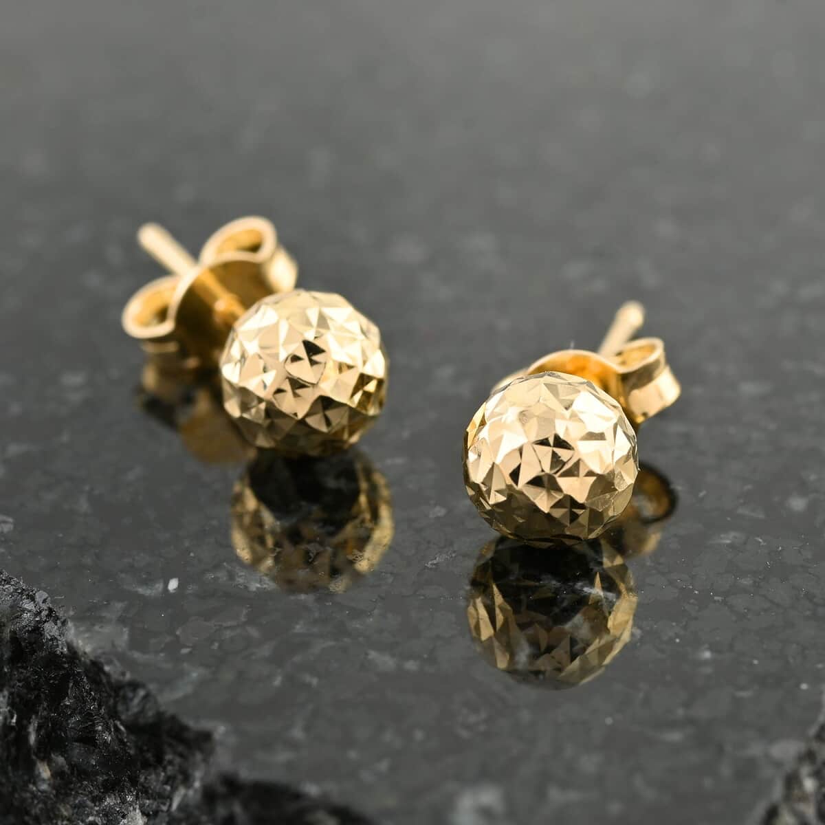 14K Yellow Gold 6mm Diamond Cut Ball Stud Earrings 0.95 Grams image number 1