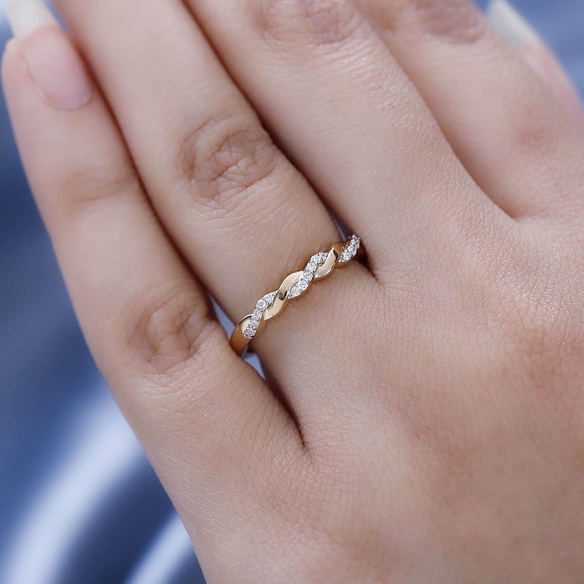 Iliana 18K Yellow Gold Diamond G-H SI1 Forever Love Twisted Band Ring (Size 6.0) 0.10 ctw image number 2