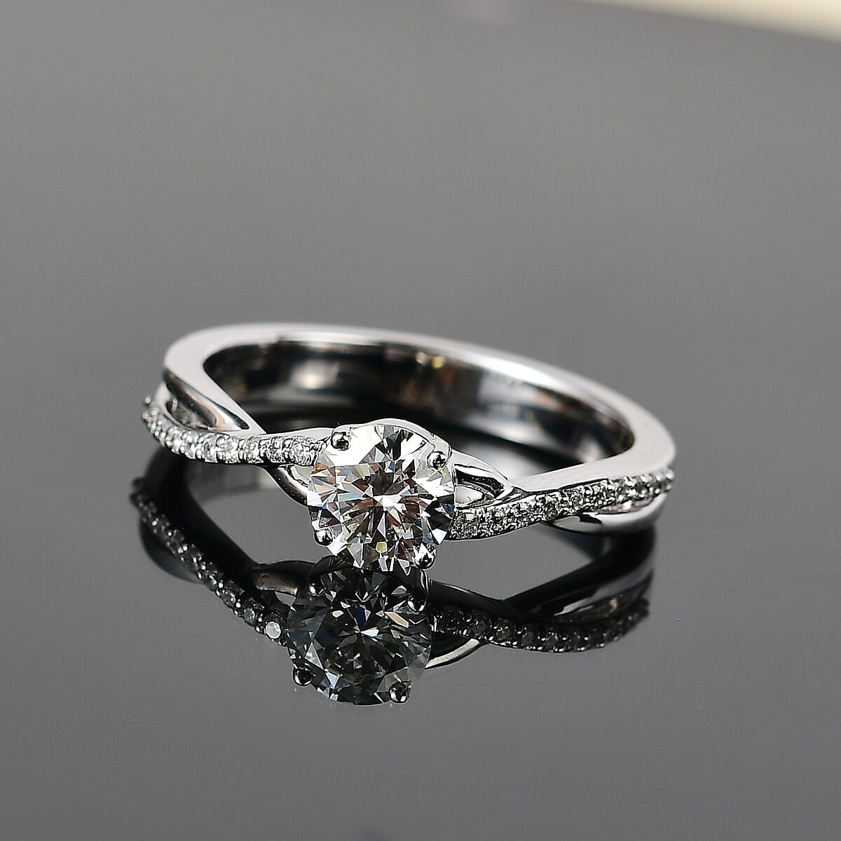 Iliana 18K White Gold G-H SI1 Diamond Criss Cross Ring (Size 8.0) 4.15 Grams 0.75 ctw image number 2