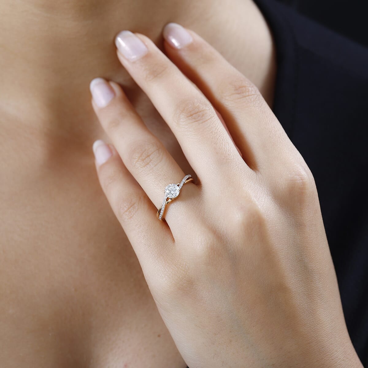 Iliana 18K Yellow Gold G-H SI1 Diamond Criss Cross Ring (Size 7.0) 3.95 Grams 0.75 ctw image number 3