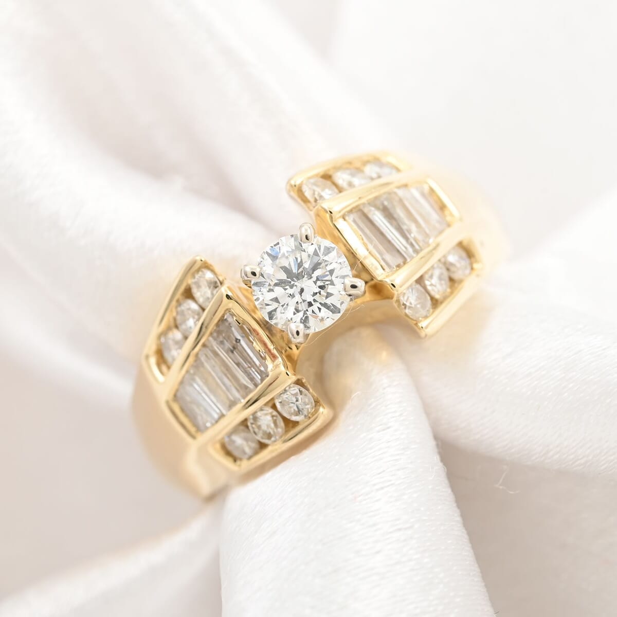 14K Yellow Gold Diamond H-I SI1-SI2 Ring (Size 7.0) 5.85 Grams 1.10 ctw image number 1