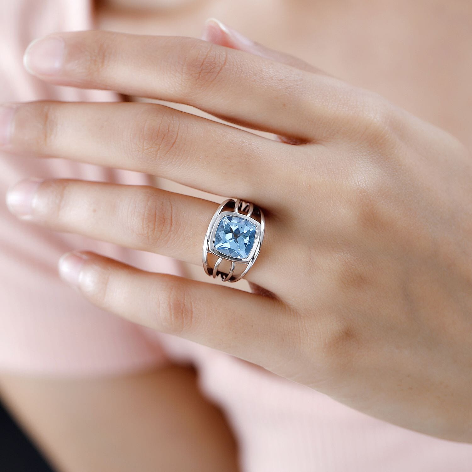 Sky Blue Topaz 5.60 ctw Ring in Platinum Over Sterling Silver (Size 5.5)