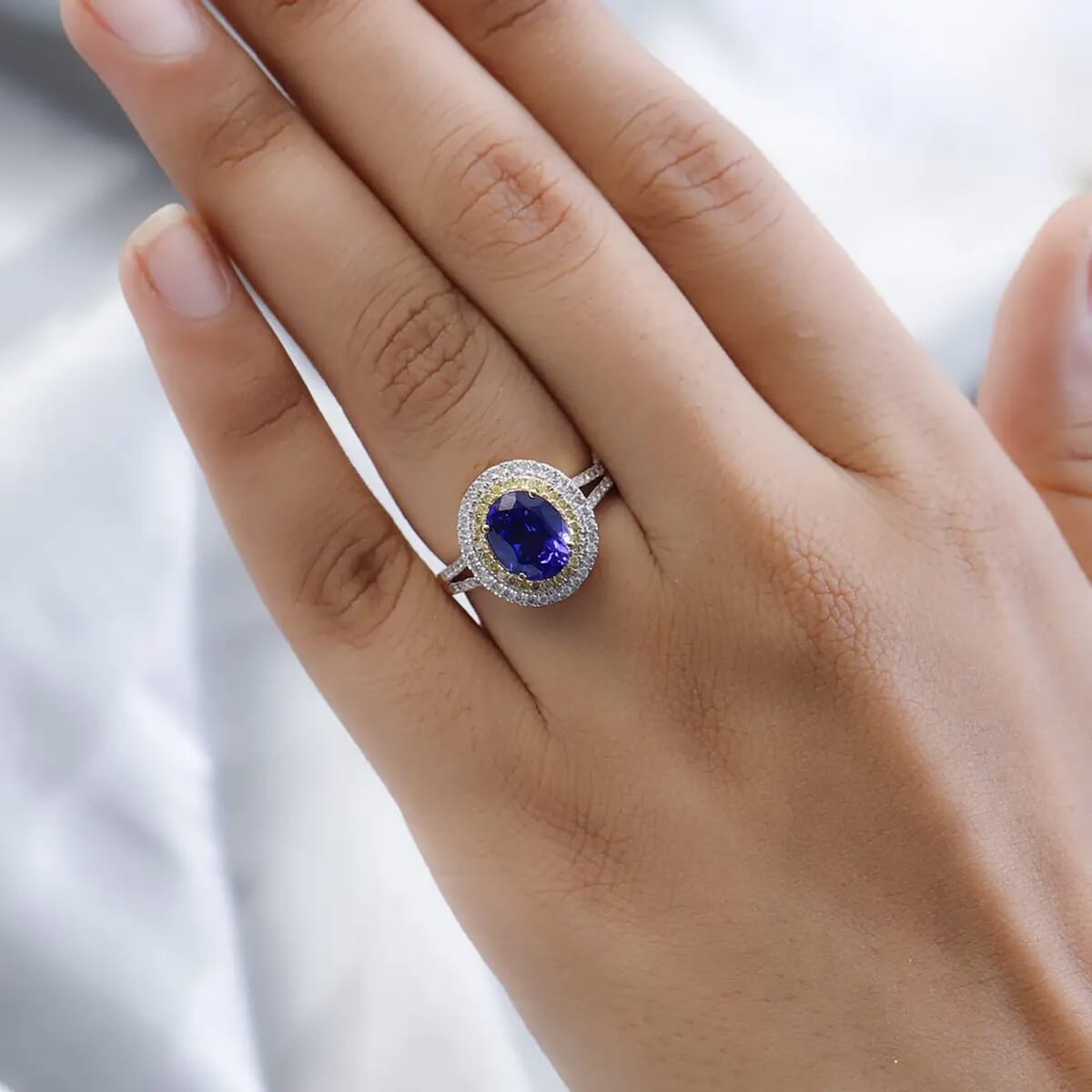 Luxoro 14K Yellow Gold AAA Tanzanite, I2-I3 Natural Yellow and White Diamond Double Halo Ring (Size 9.0) 2.75 ctw image number 7