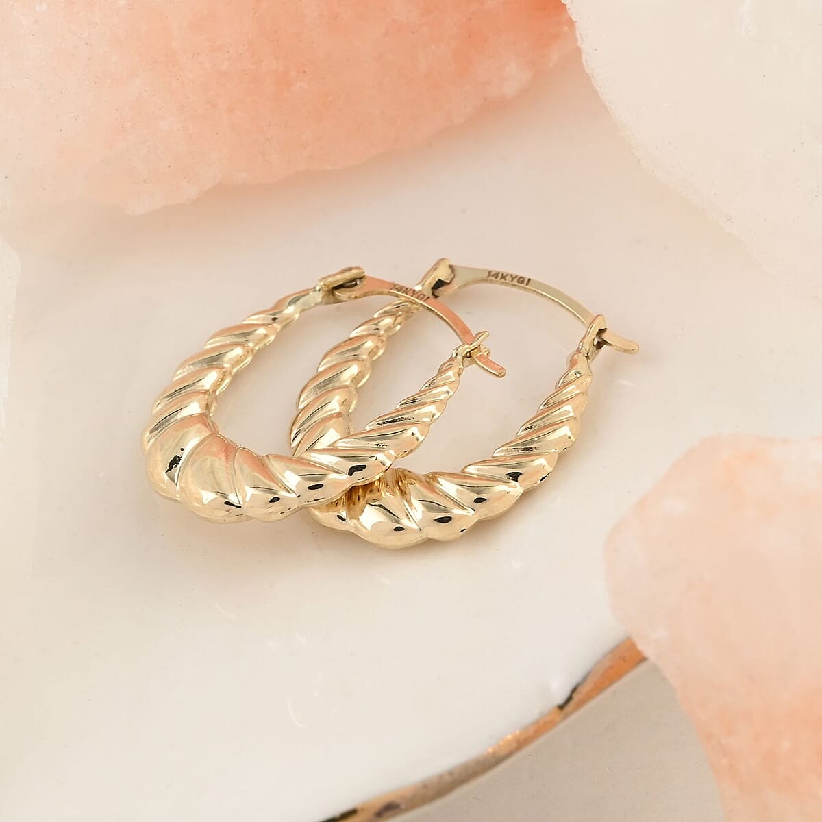 14K Yellow Gold Polished Scalloped Hoop Earrings image number 1