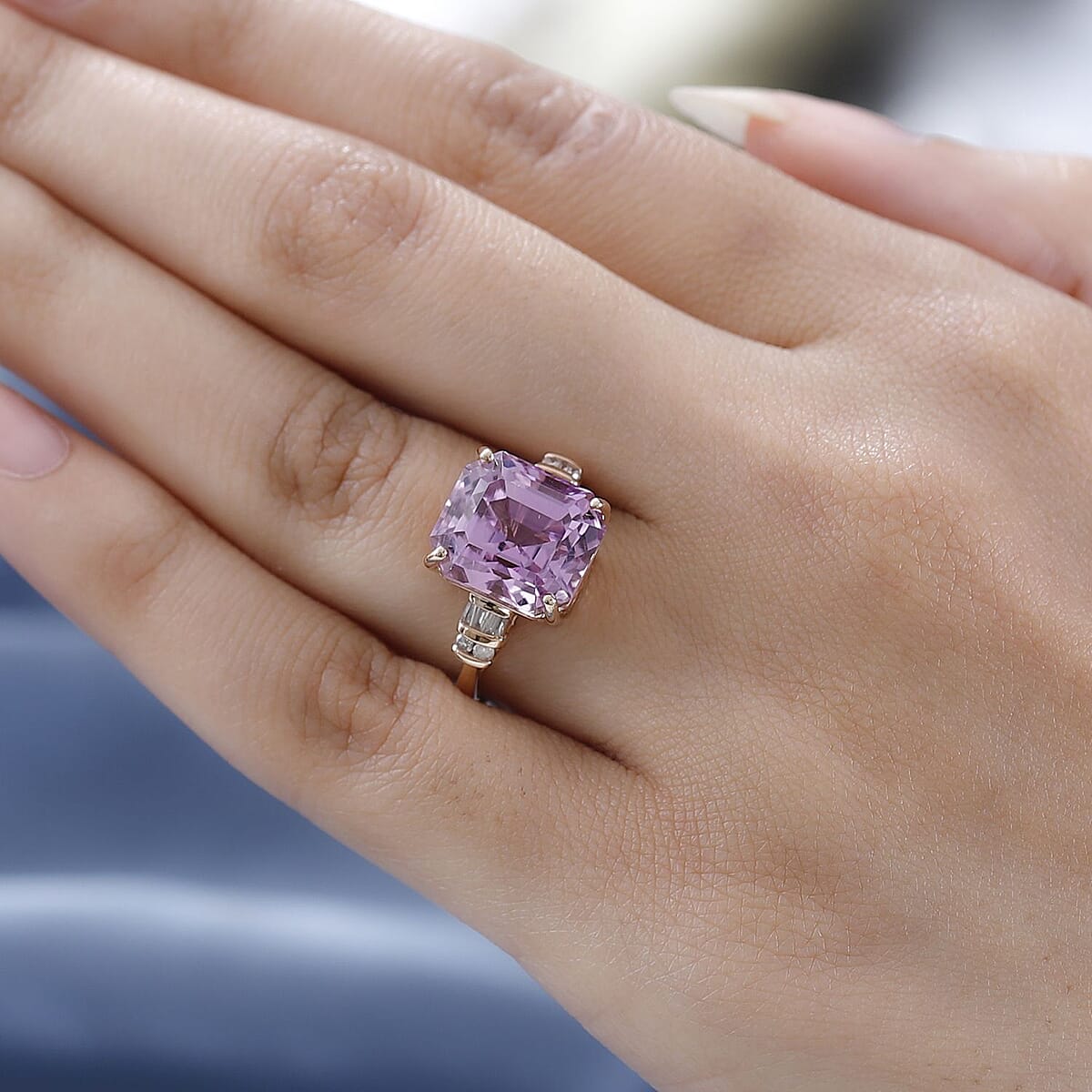 Luxoro 10K Rose Gold AAAA Patroke Kunzite and G-H I3 Diamond Ring (Size 8.0) 9.10 ctw image number 2