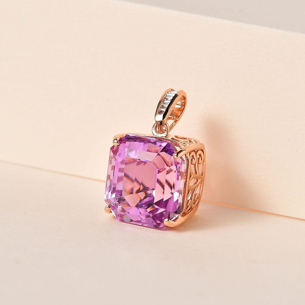 Iliana 18K Rose Gold AAAA Patroke Kunzite, Diamond (G-H, SI) Pendant 14.60 ctw image number 1