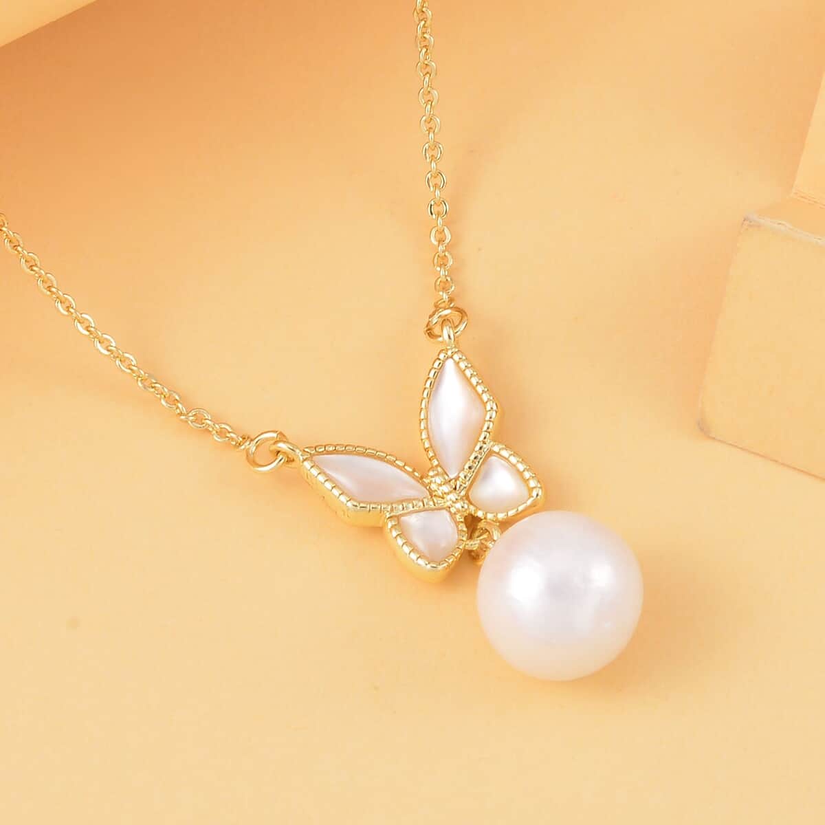 White Edison Pearl and Mother of Pearl Butterfly Necklace 20 Inches in Goldtone image number 1