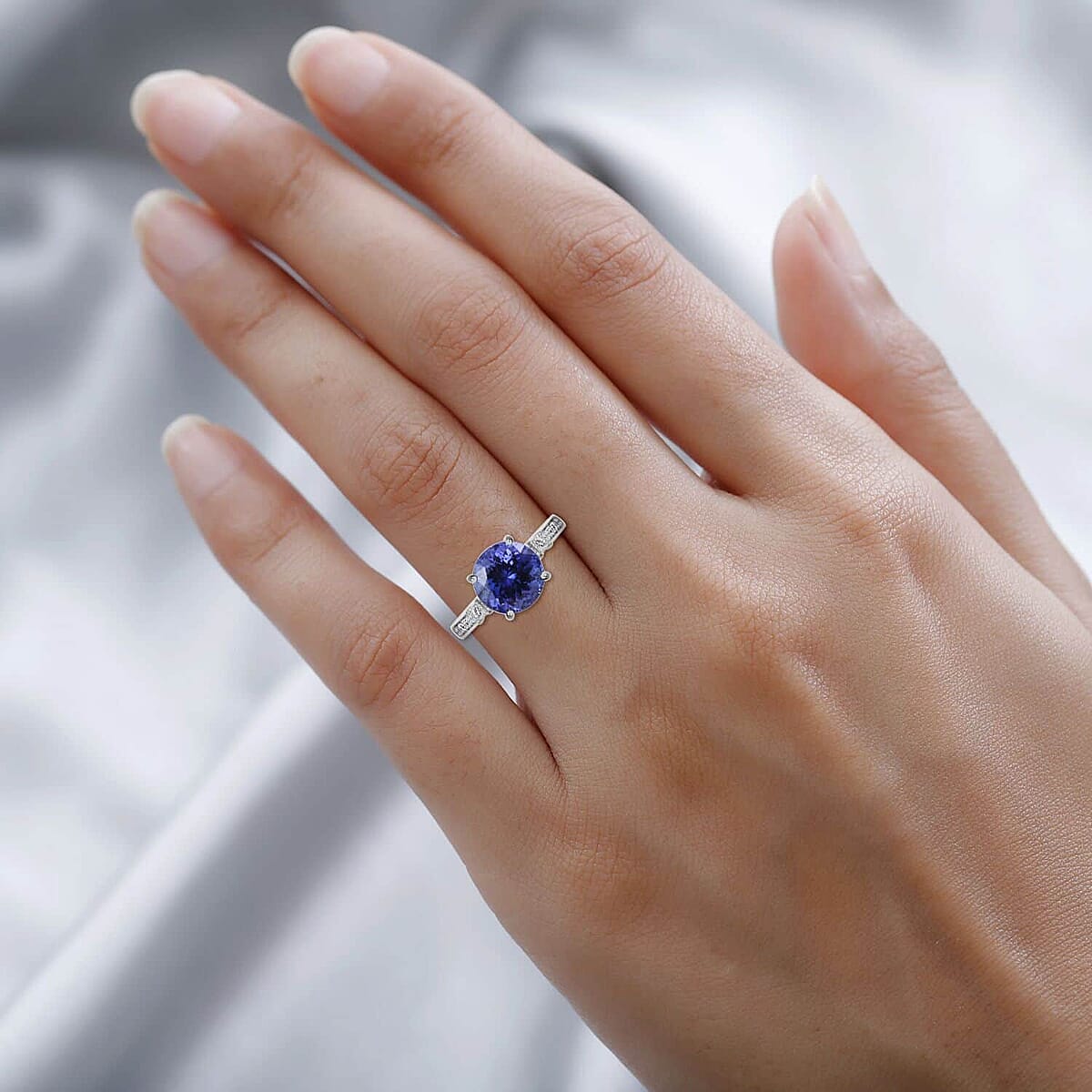 Certified and Appraised Rhapsody 950 Platinum AAAA Tanzanite and E-F VS Diamond Ring (Size 7.0) 3.30 ctw image number 2