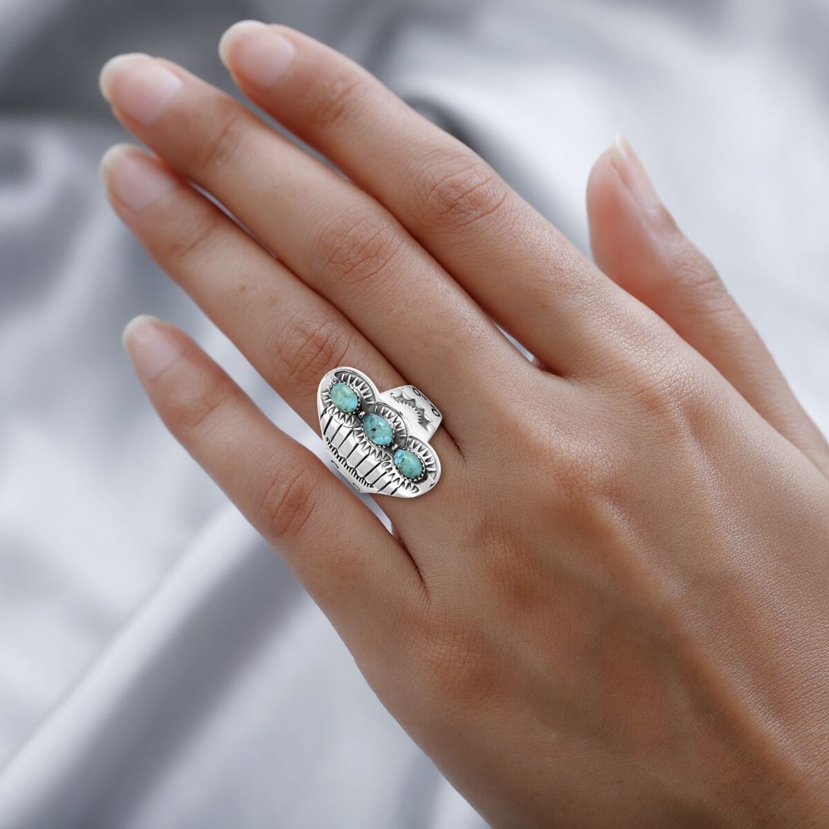 Santa Fe Style Kingman Turquoise Ring in Sterling Silver 6.00 ctw image number 2