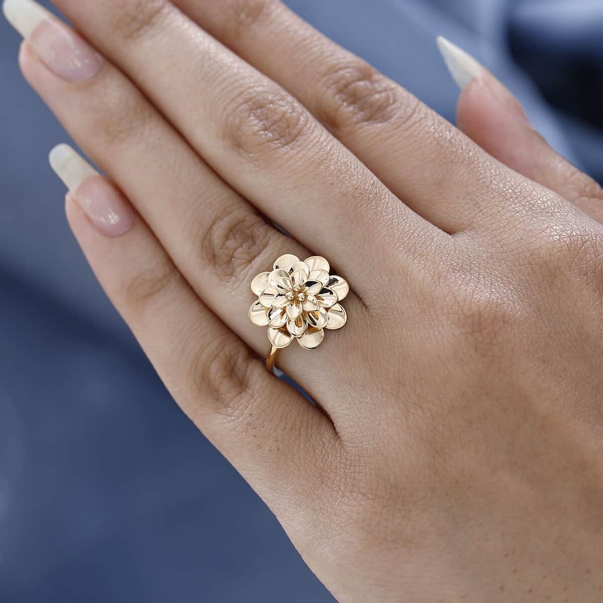 22K Yellow Gold Floral Ring (Size 7.0) 5.40 Grams image number 2