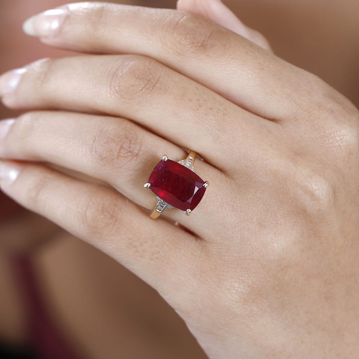 Luxoro 10K Yellow Gold Premium Niassa Ruby (FF) and Diamond Ring (Size 10.0) 9.75 ctw image number 2