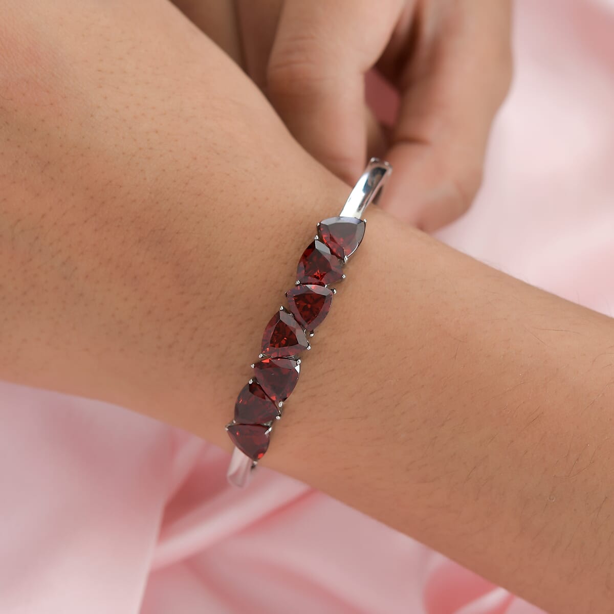 Mozambique Garnet Bangle Bracelet in Stainless Steel (6.50 In) 10.35 ctw image number 2