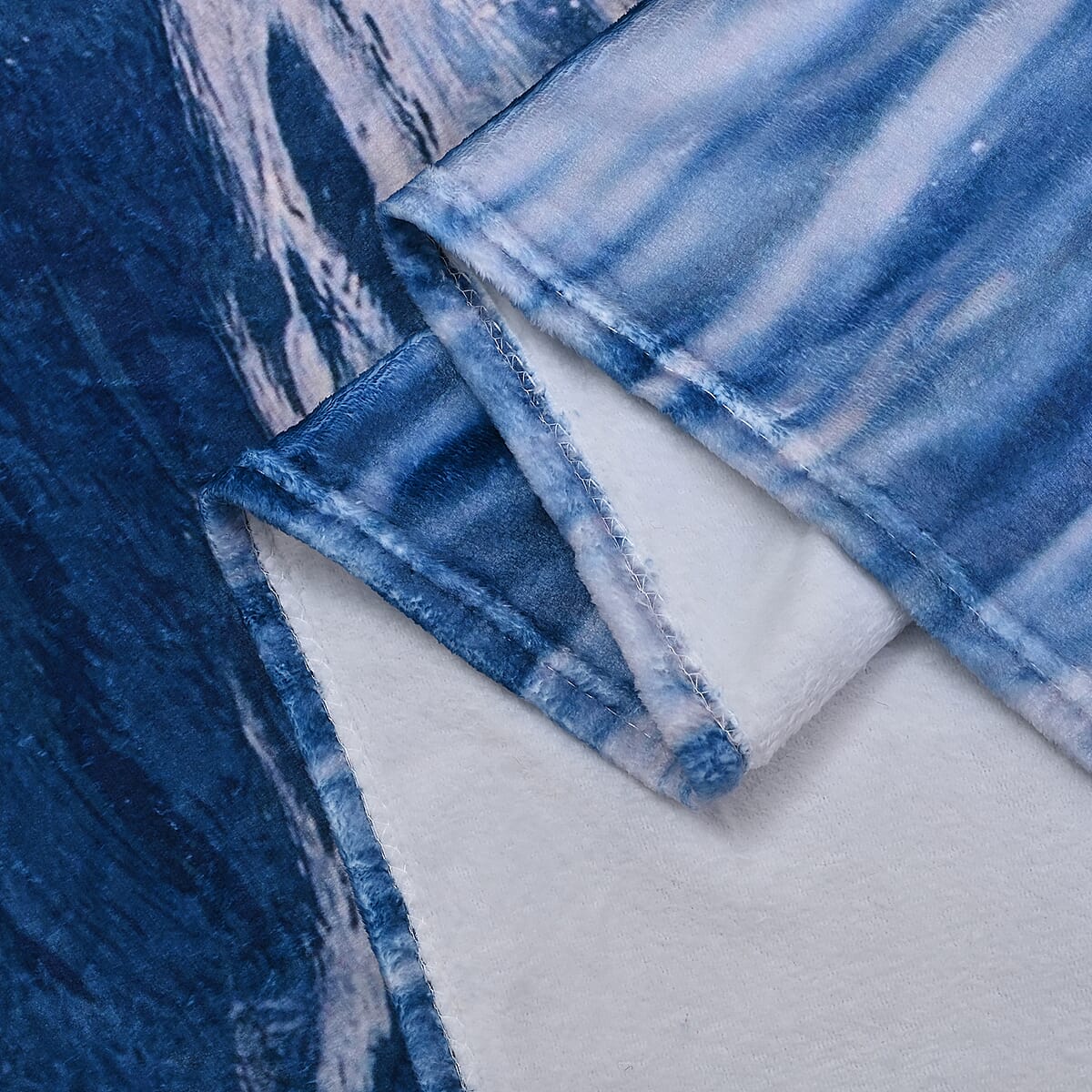 Homesmart Digital Print Dolphin Pattern Flannel Blanket (60x80) (Microfiber) image number 3