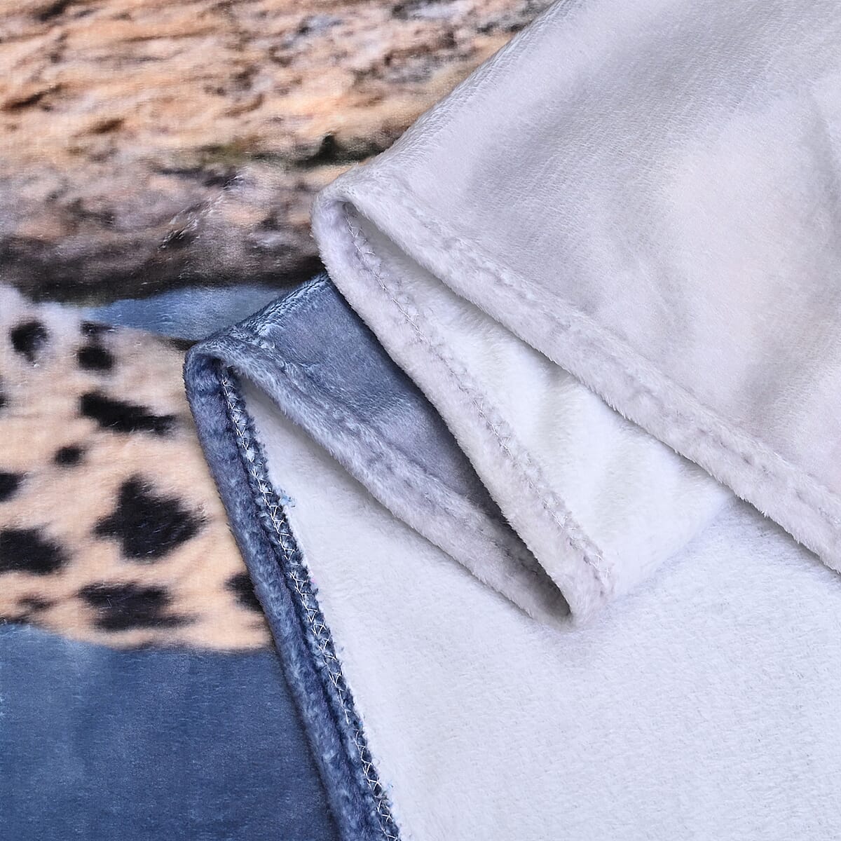 Homesmart Digital Print Leopard Pattern Flannel Blanket (Microfiber) image number 3