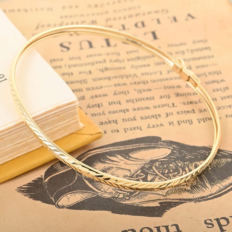 Italian 10K Yellow Gold 3.3mm Arrow Diamond-cut Bangle Bracelet (7.50 in) 2.60 Grams