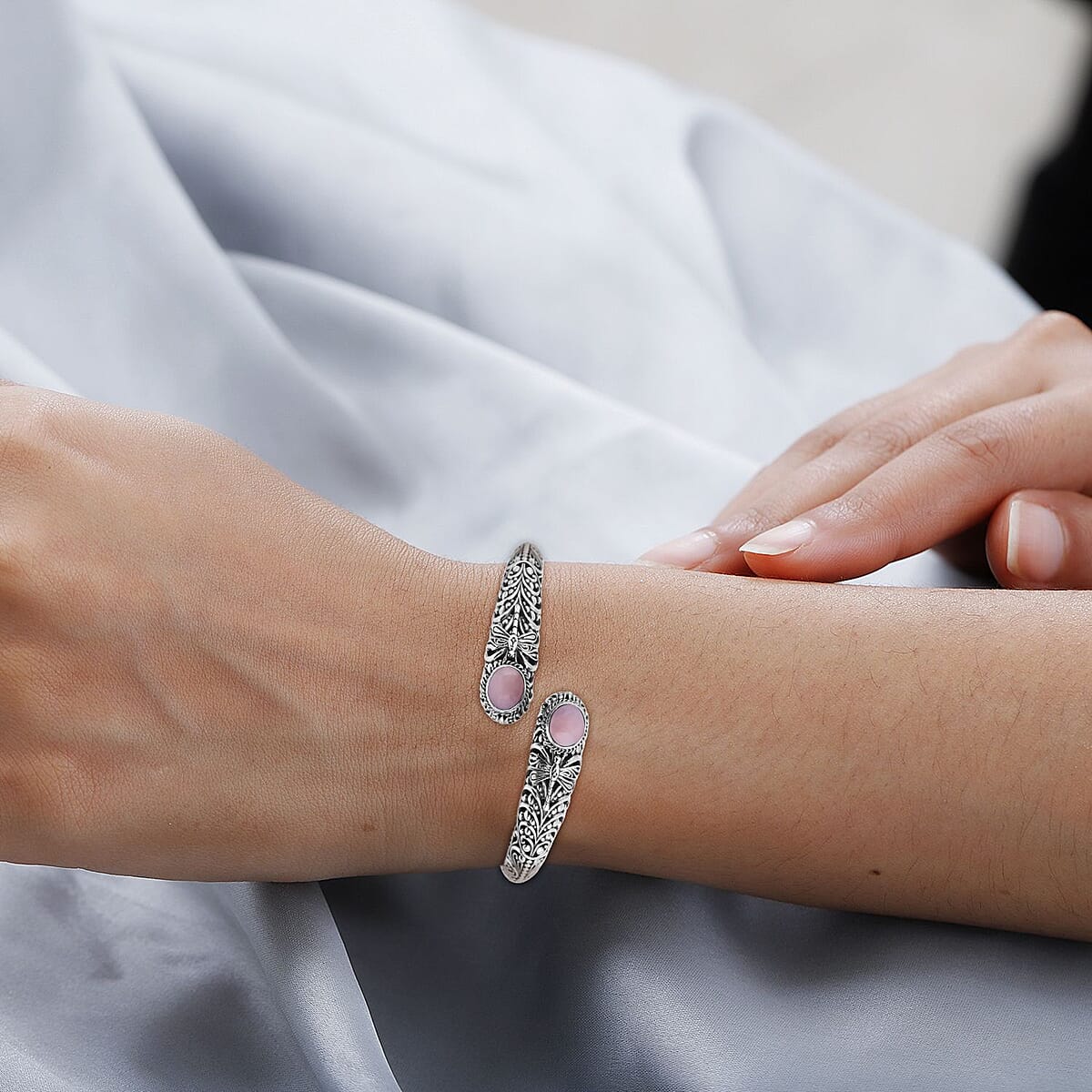Bali Legacy Premium Peruvian Pink Opal Dragonfly Bypass Bangle Bracelet in Sterling Silver (6.50 In) 4.75 ctw image number 2