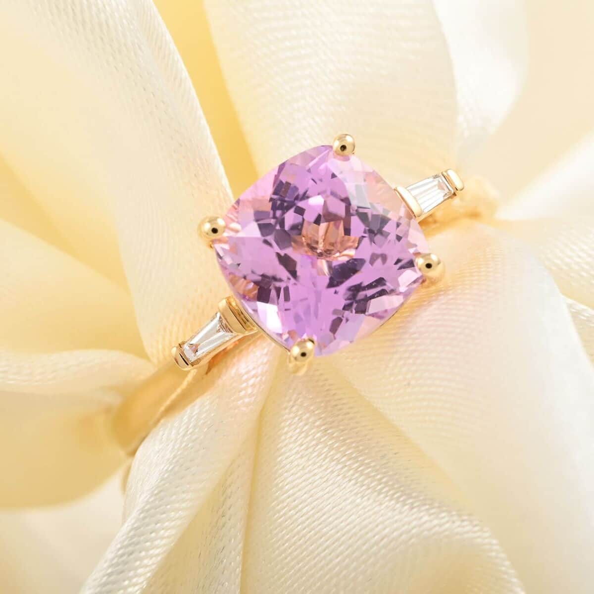 Certified & Appraised Iliana 18K Yellow Gold AAA Patroke Kunzite and G-H SI Diamond Ring 3.15 ctw image number 1
