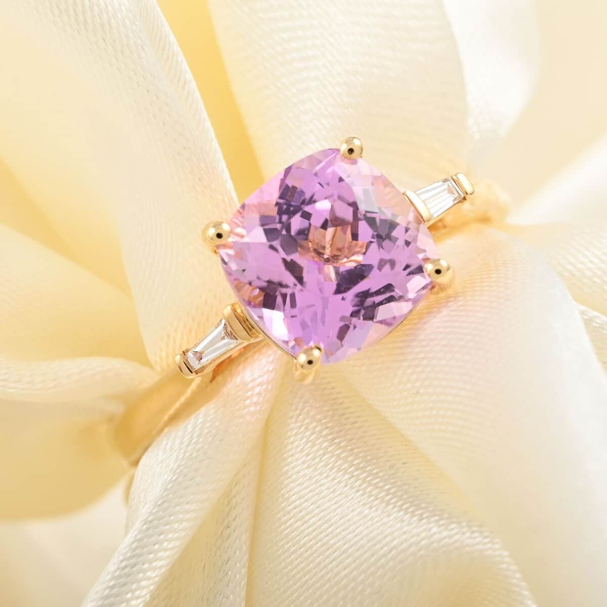 Certified & Appraised Iliana 18K Yellow Gold AAA Patroke Kunzite and G-H SI Diamond Ring (Size 6.0) 3.15 ctw image number 1