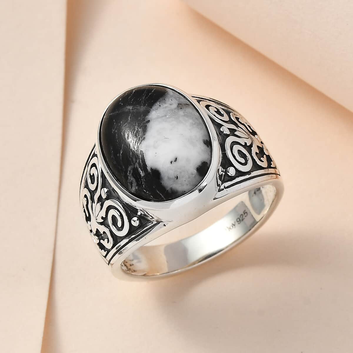 Artisan Crafted White Buffalo Men's Ring in Sterling Silver (Size 10.0) 9.35 ctw image number 1