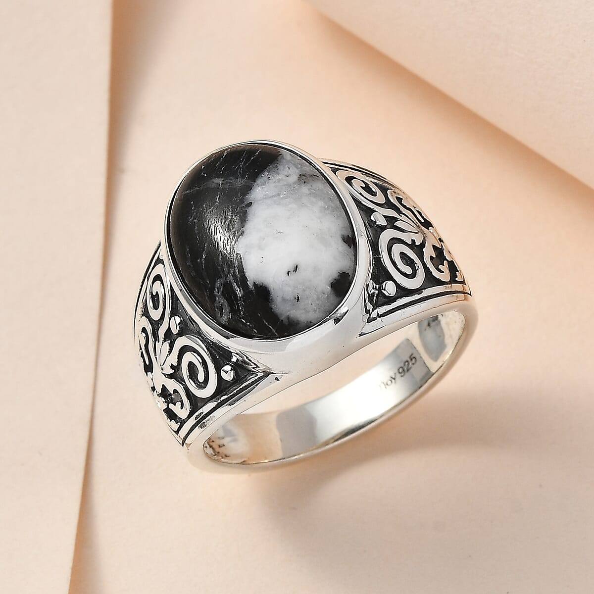 Artisan Crafted White Buffalo Men's Ring in Sterling Silver (Size 13.0) 9.35 ctw image number 1