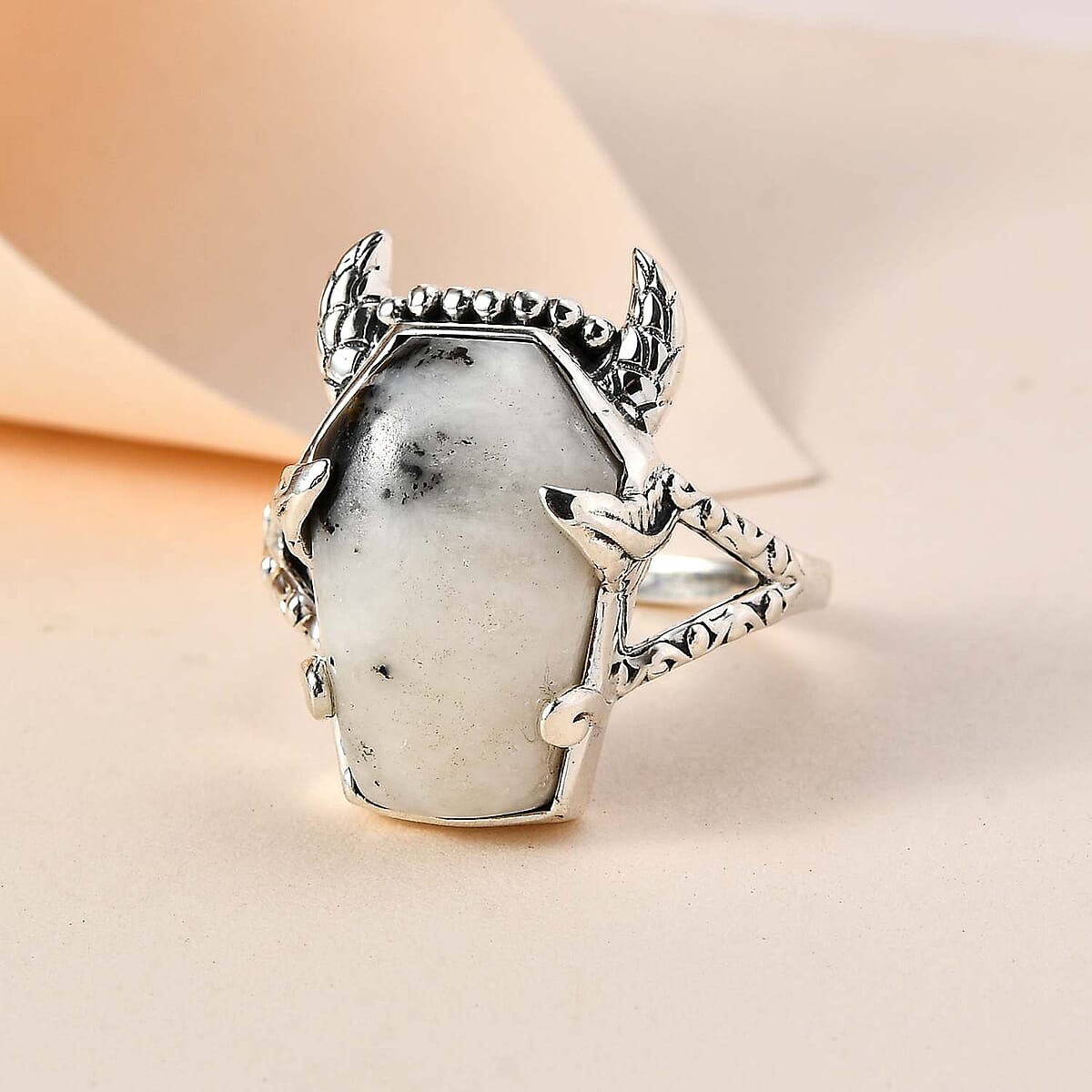 Artisan Crafted White Buffalo Bull Head Ring in Sterling Silver (Del. in 5-7 Days) 12.00 ctw image number 1