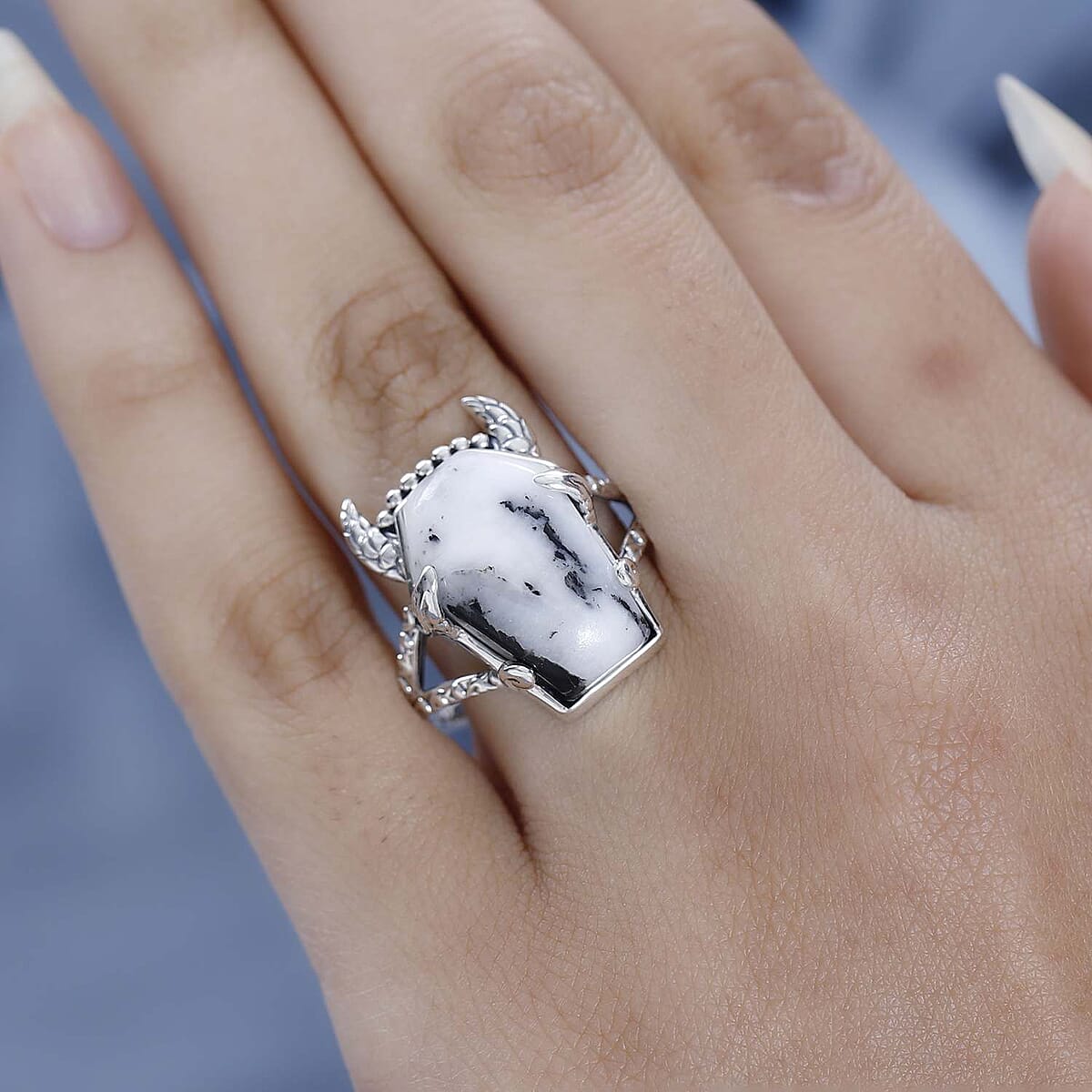 Artisan Crafted White Buffalo Bull Head Ring in Sterling Silver (Size 8.0) 12.00 ctw image number 1