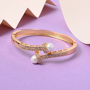 Simulated Pearl and Simulated Diamond Bypass Bangle Bracelet in Goldtone (7.0 In) 1.00 ctw