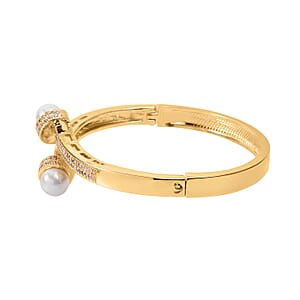 Simulated Pearl and Simulated Diamond Bypass Bangle Bracelet in Goldtone (7.0 In) 1.00 ctw