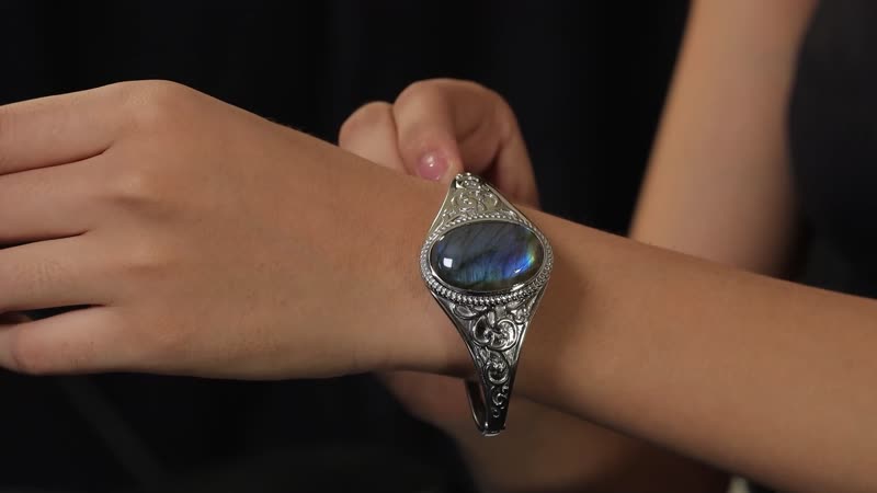 Malagasy Labradorite Bangle Bracelet in Stainless Steel (6.50 In) 33.50 ctw