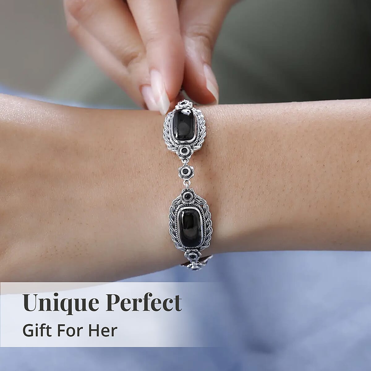Artisan Crafted Elite Shungite and Thai Black Spinel Toggle Clasp Bracelet in Sterling Silver (8.00 In) 11.70 ctw image number 4