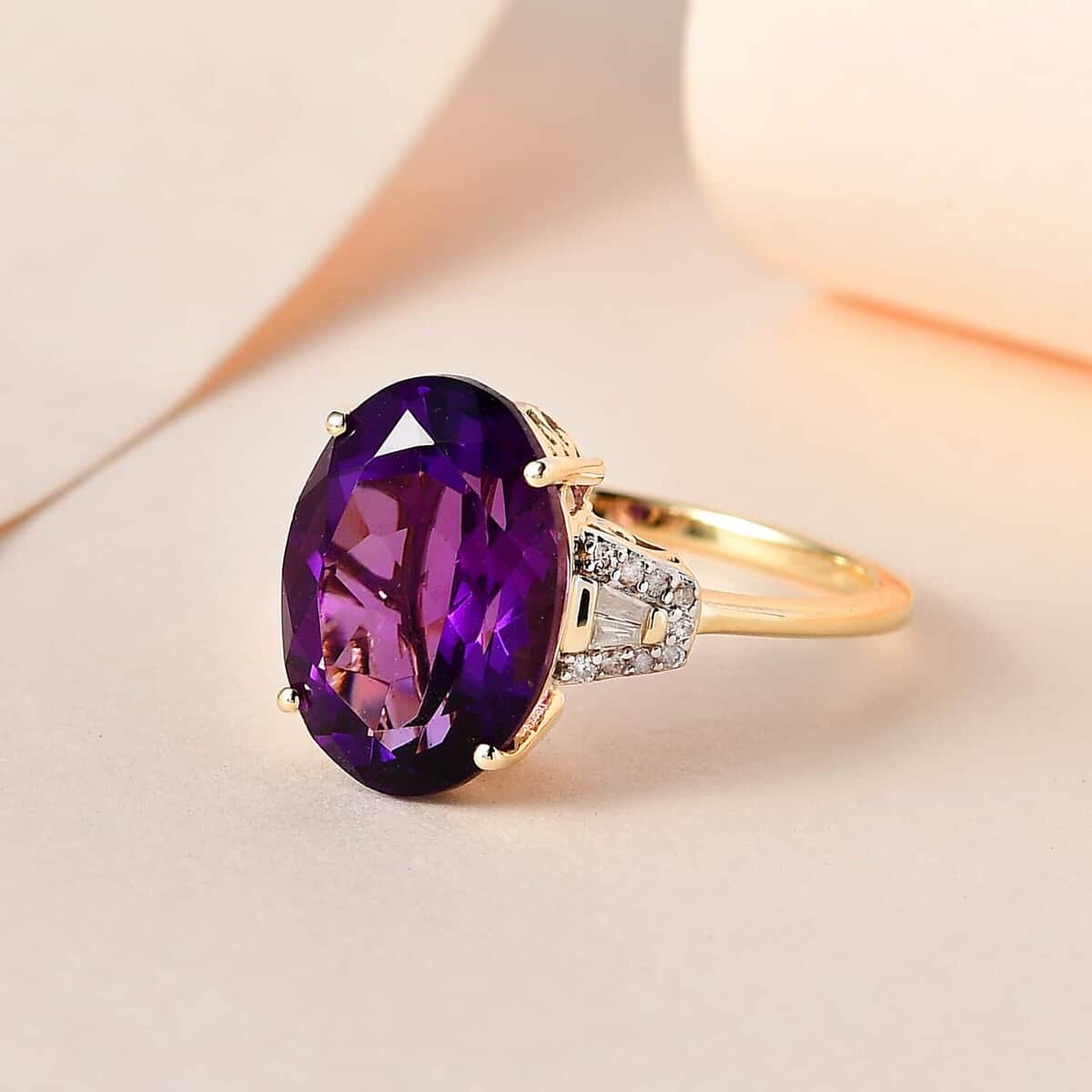 Luxoro 10K Yellow Gold AAA Zambian Amethyst and Diamond Ring (Size 7.0) 5.60 ctw image number 1