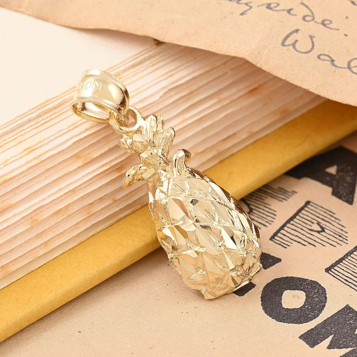 Made in America 10K Yellow Gold 9.95x22.30mm Pineapple Pendant 2.10 Grams image number 1