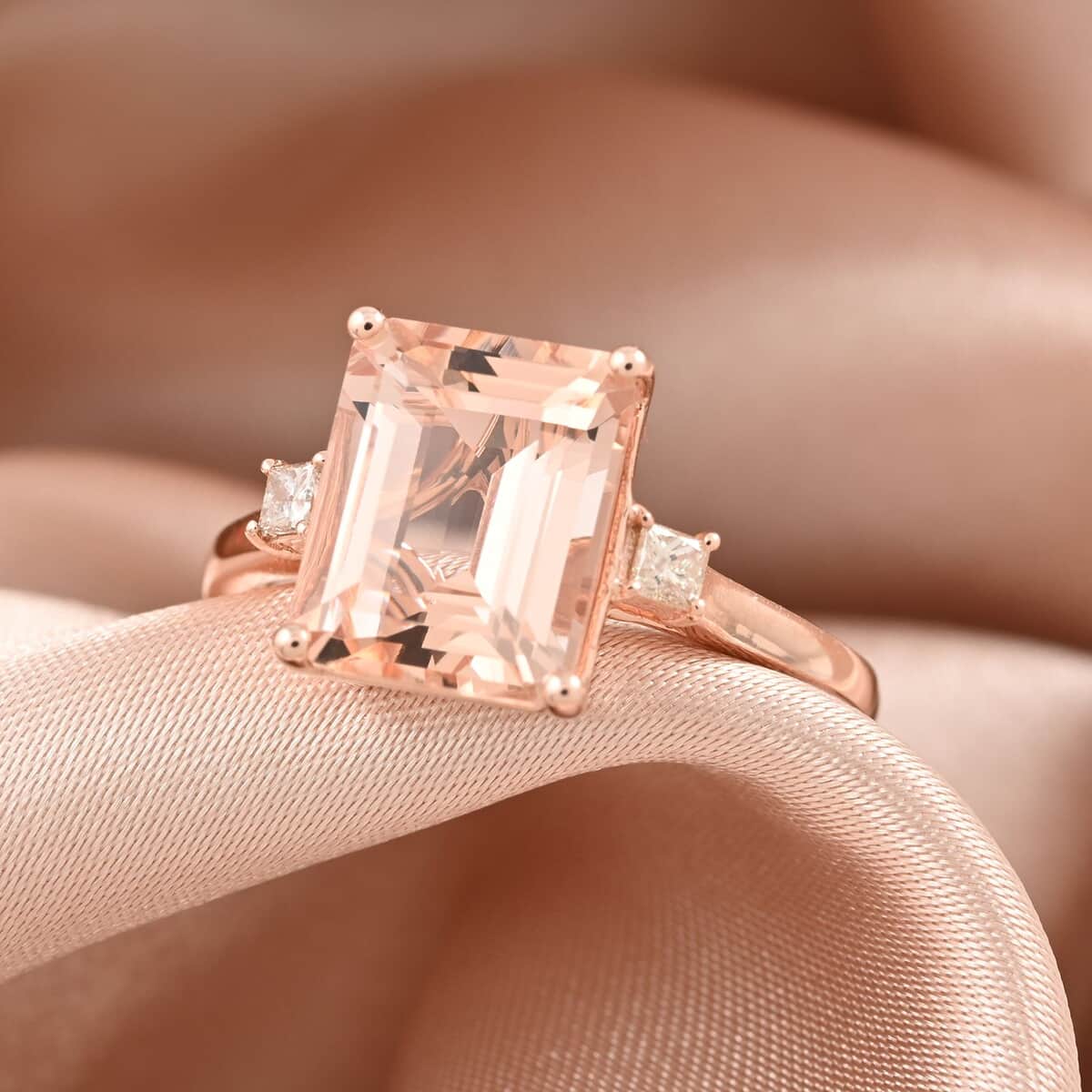 Certified and Appraised Luxoro 14K Rose Gold AAA Marropino Morganite and G-H I2 Diamond Ring 3.15 ctw image number 1