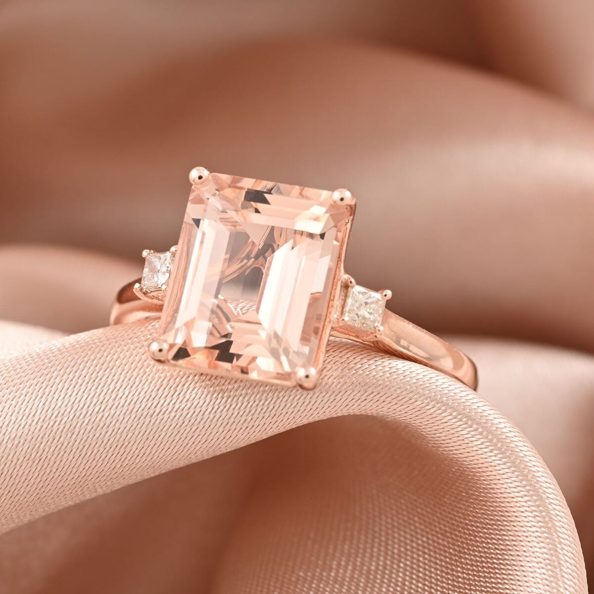 Certified and Appraised Luxoro 14K Rose Gold AAA Marropino Morganite and G-H I2 Diamond Ring (Size 7.0) 3.15 ctw image number 1