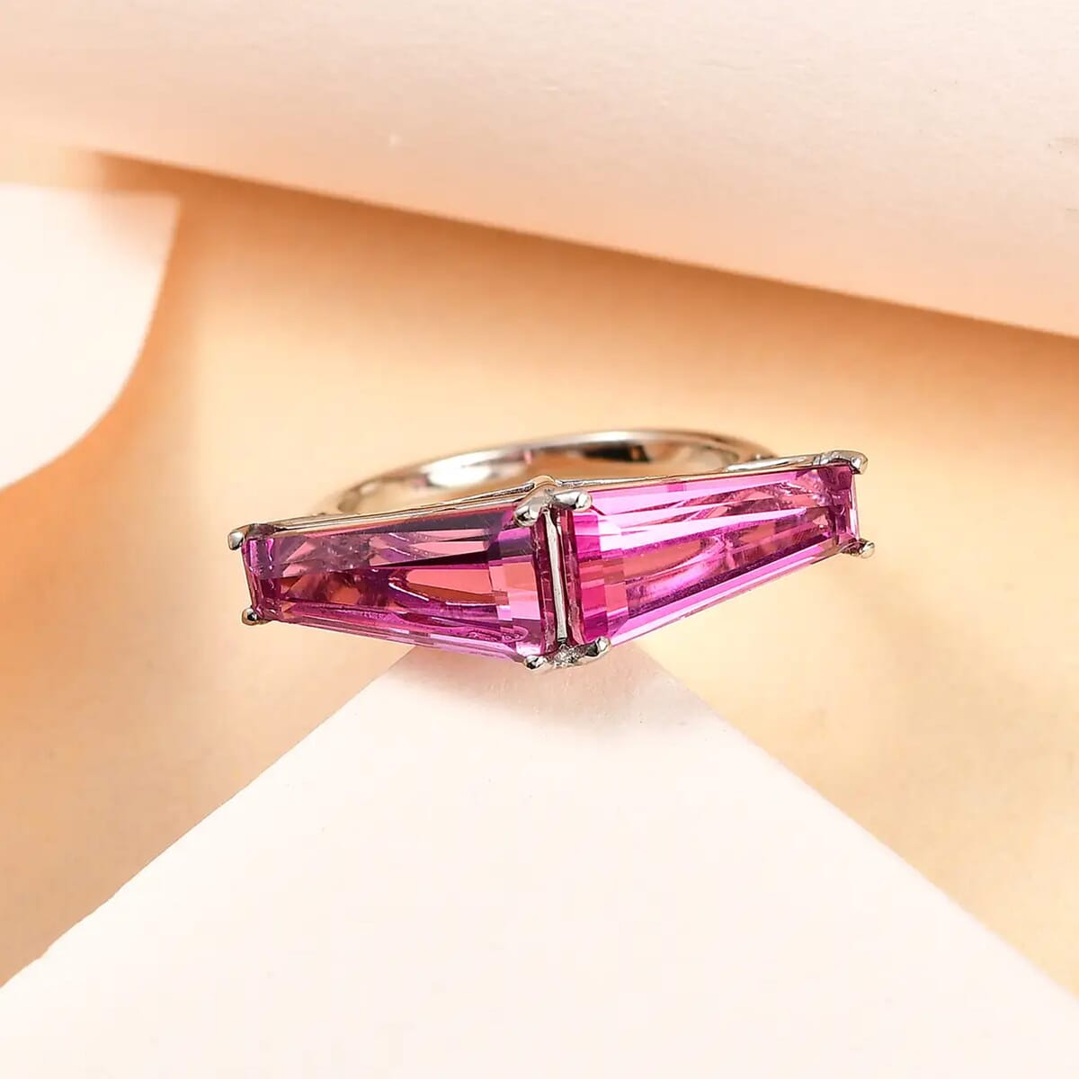 Radiant Orchid Quartz Ring in Platinum Over Sterling Silver (Size 10.0) 6.25 ctw image number 1