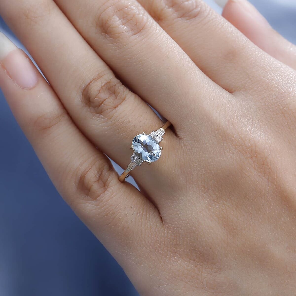 Luxoro 10K Yellow Gold Premium Santa Maria Aquamarine and Diamond Ring (Size 7.0) 1.25 ctw image number 2