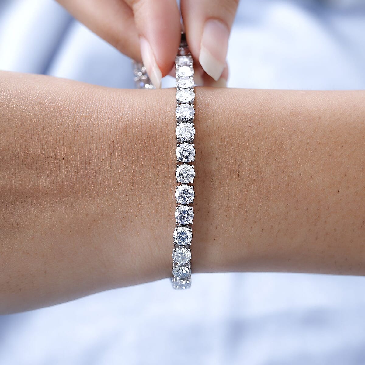  D'Joy Moissanite 15.15 ctw Classic Tennis Bracelet in Rhodium Over Sterling Silver (8.00 In) image number 2