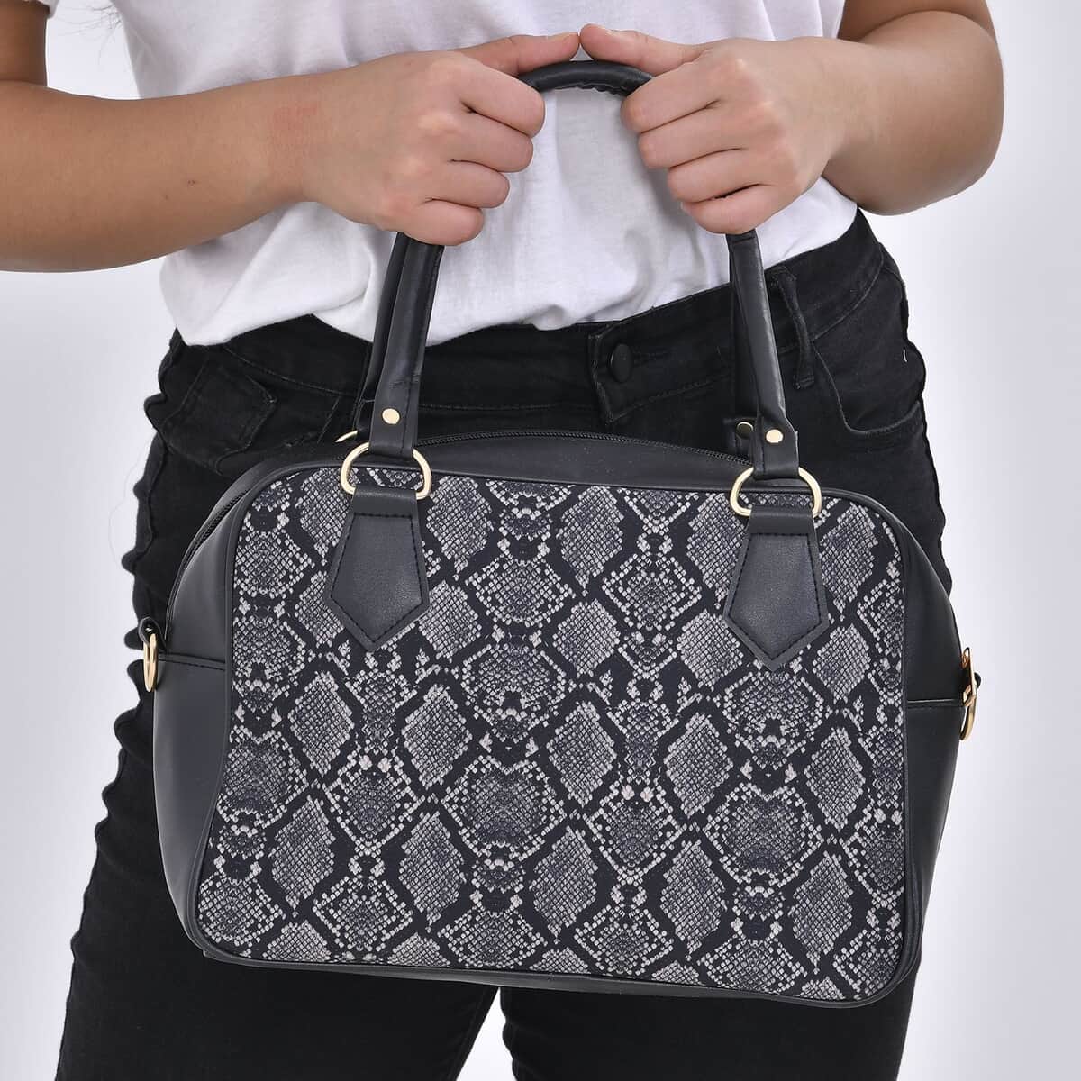 Black Snake Skin Print Faux Leather Crossbody Bag with Detachable Shoulder Strap image number 2