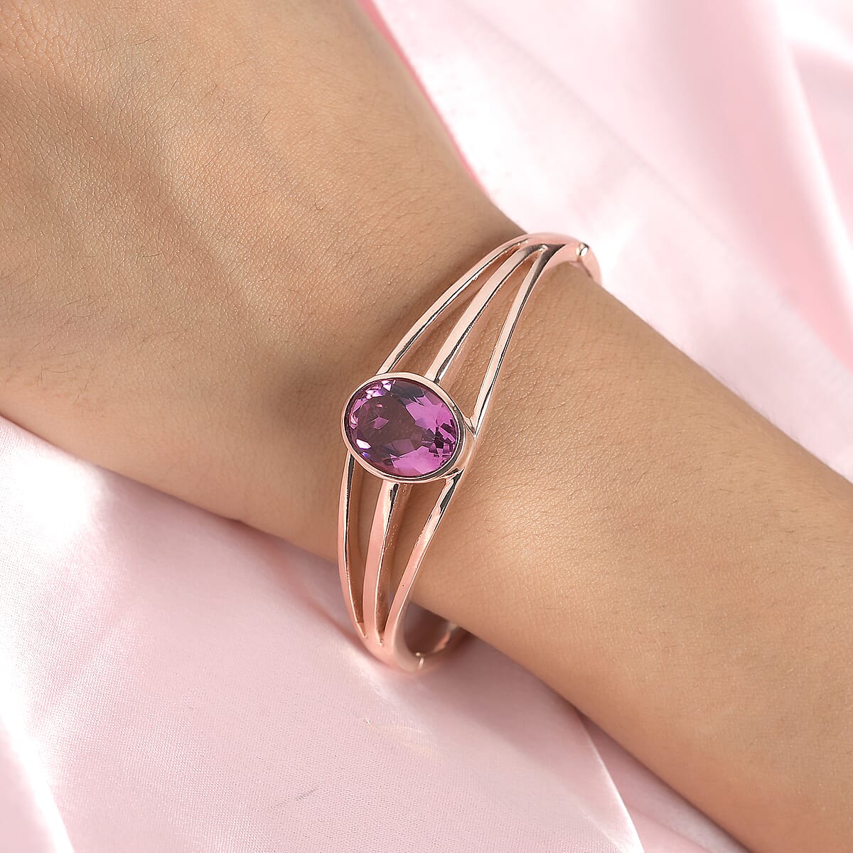 Radiant Orchid Quartz (Triplet) Bangle Bracelet in ION Plated RG Stainless Steel (7.25 In) 9.65 ctw image number 2