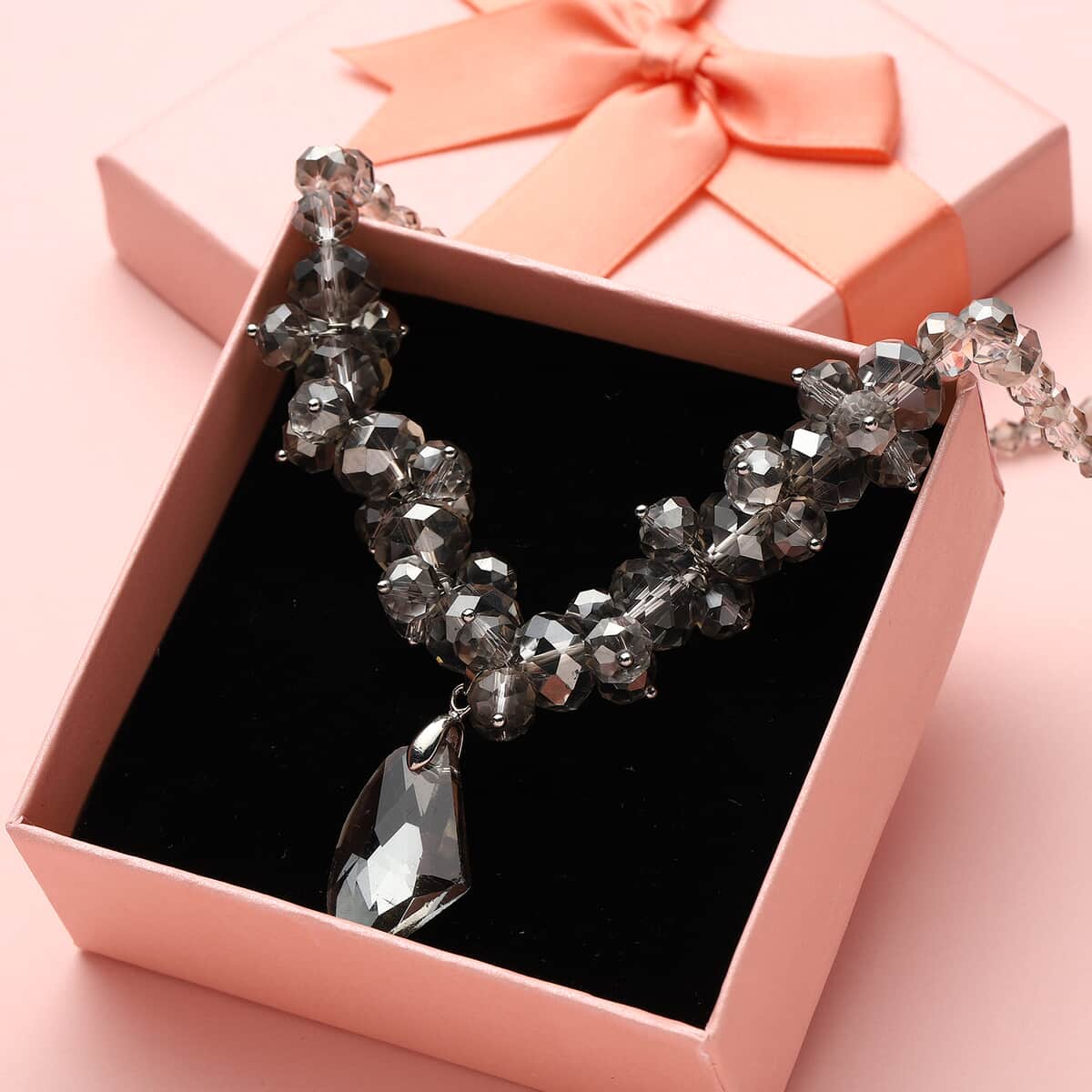 Simulated Gray Topaz Beaded Necklace 20-22 Inches in Silvertone image number 1
