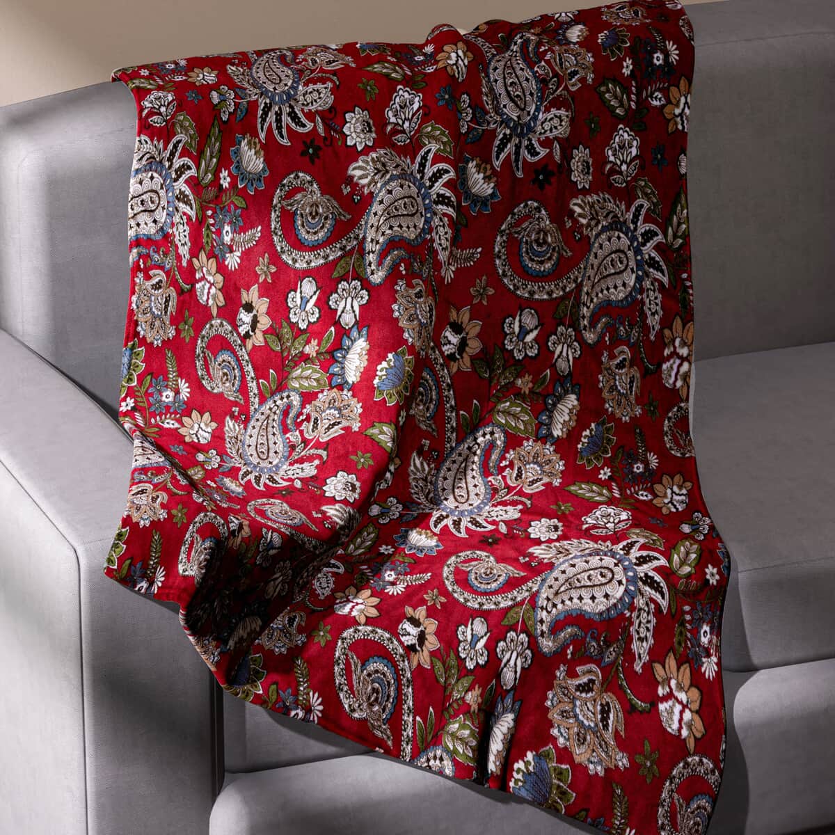 Homesmart Designer Inspired Paisley Pattern Super Soft and Warm Printed Flannel Blanket image number 1
