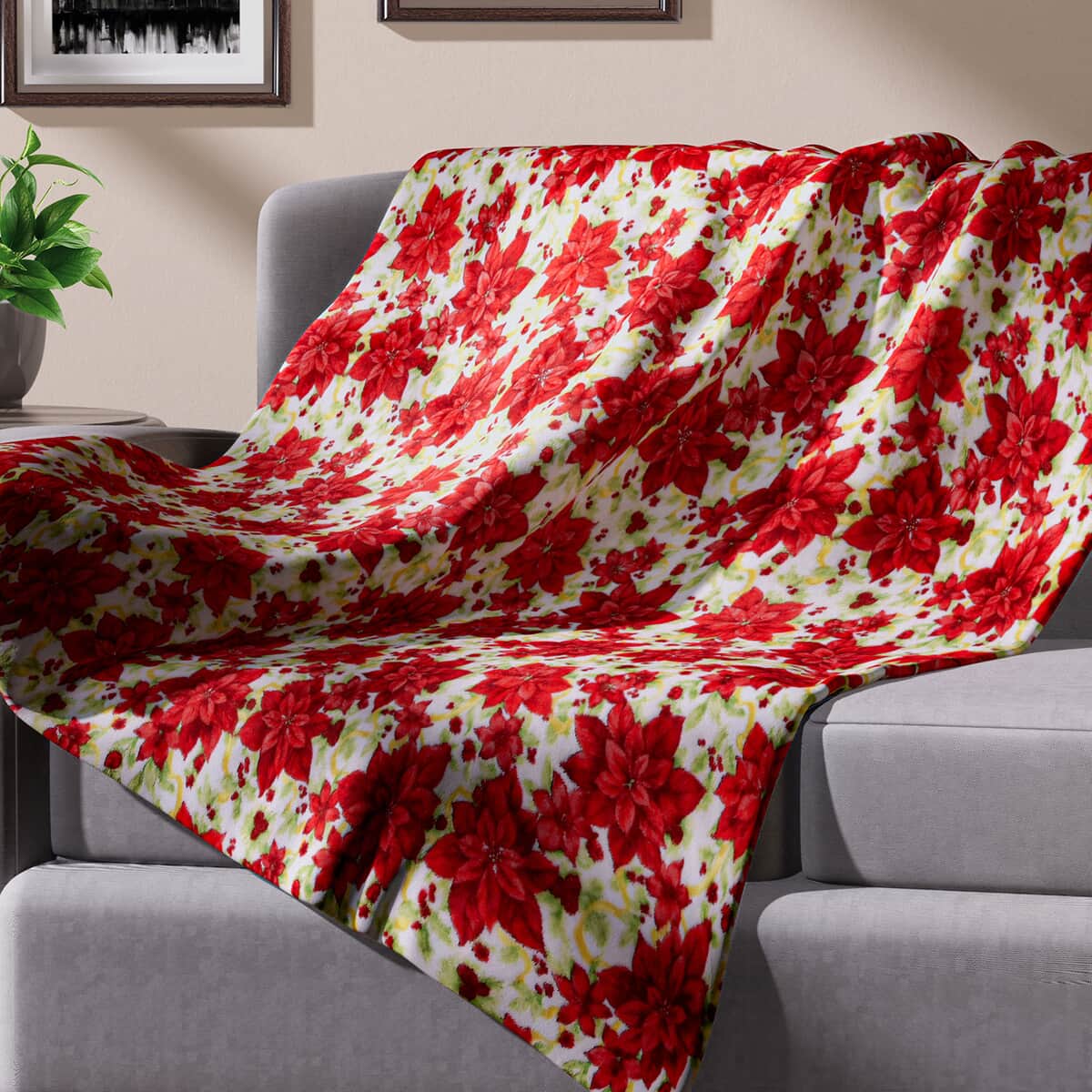 Homesmart Designer Inspired Poinsettia Super Soft and Warm Printed Flannel Blanket image number 0
