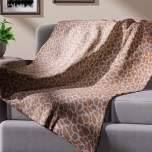 Homesmart Designer Inspired Giraffe Pattern Super Soft and Warm Printed Flannel Blanket