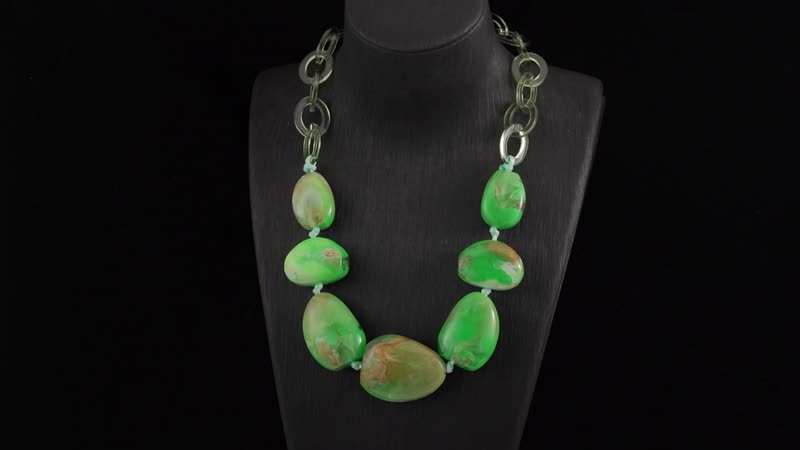 Green Color Resin Necklace 20.5 Inches with Extender in Goldtone