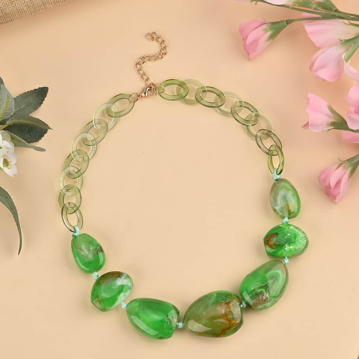 Green Color Resin Necklace 20.5-22 Inches in Goldtone image number 1